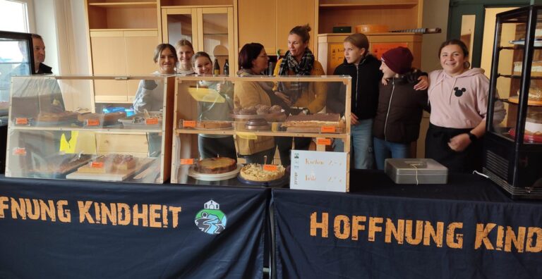 Kuchenverkauf zugunsten Hoffnung Kindheit